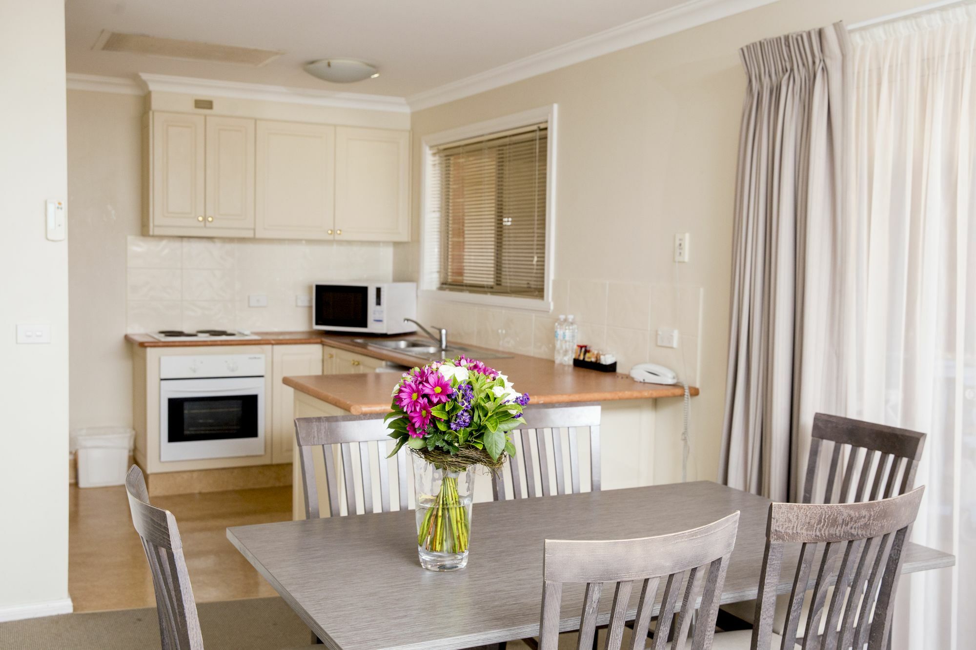 باثورست Charlotte Apartments المظهر الخارجي الصورة