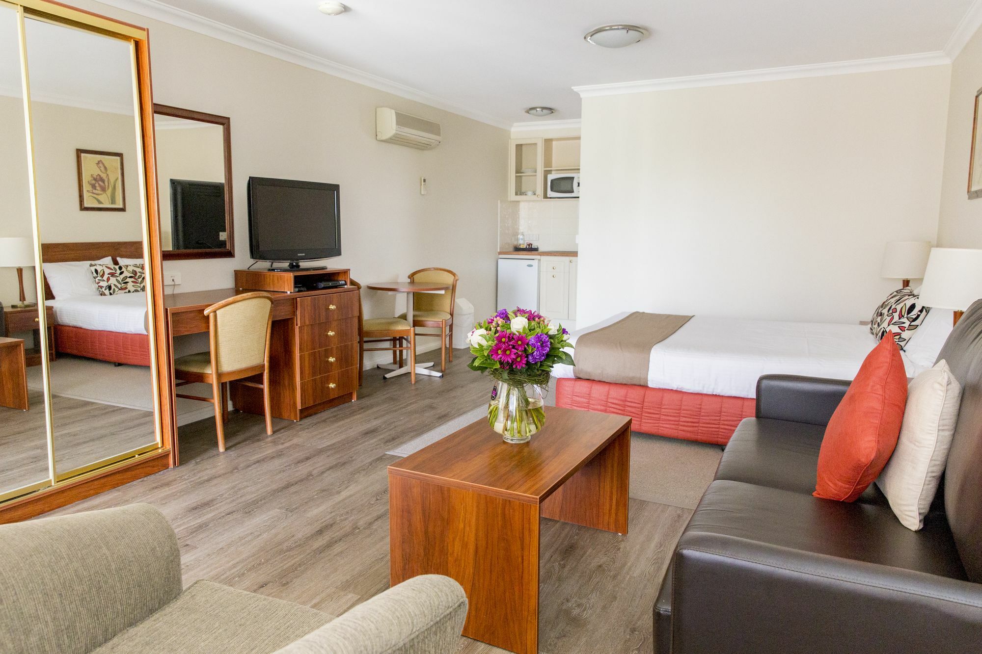 باثورست Charlotte Apartments المظهر الخارجي الصورة