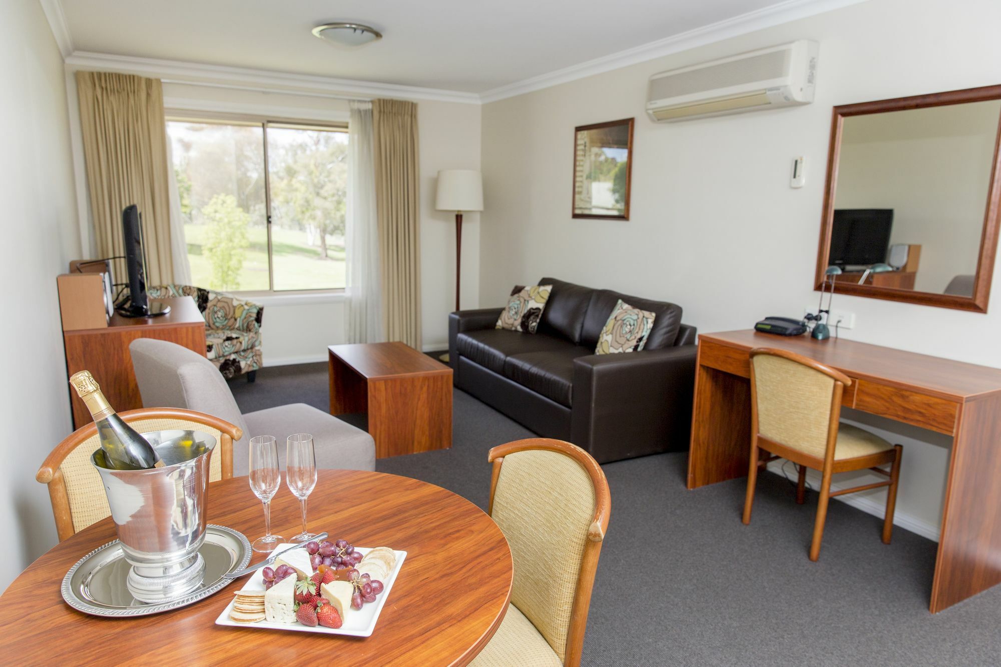 باثورست Charlotte Apartments المظهر الخارجي الصورة