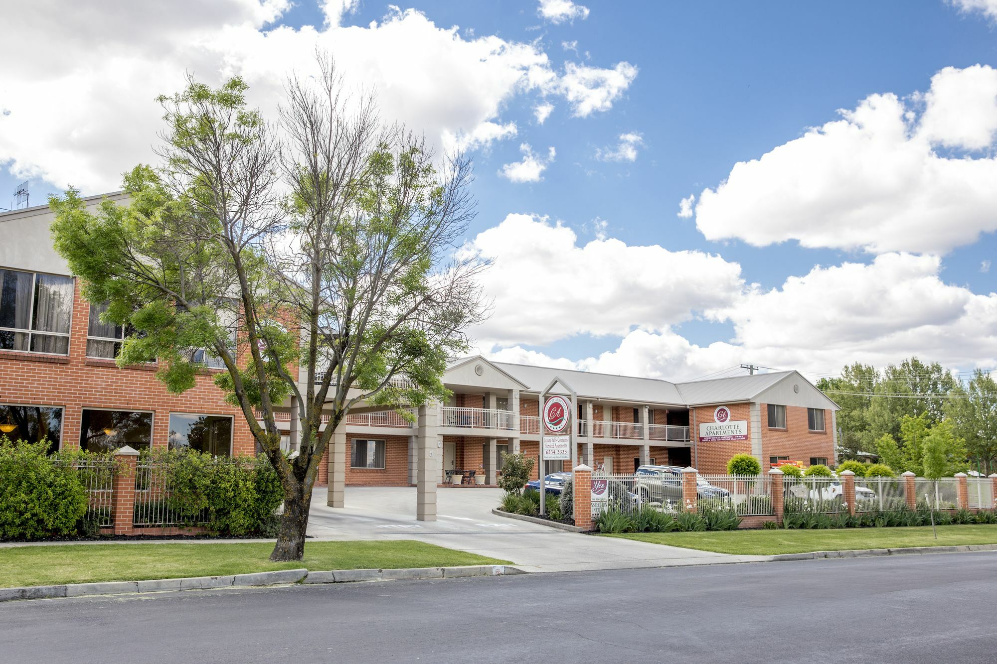 باثورست Charlotte Apartments المظهر الخارجي الصورة