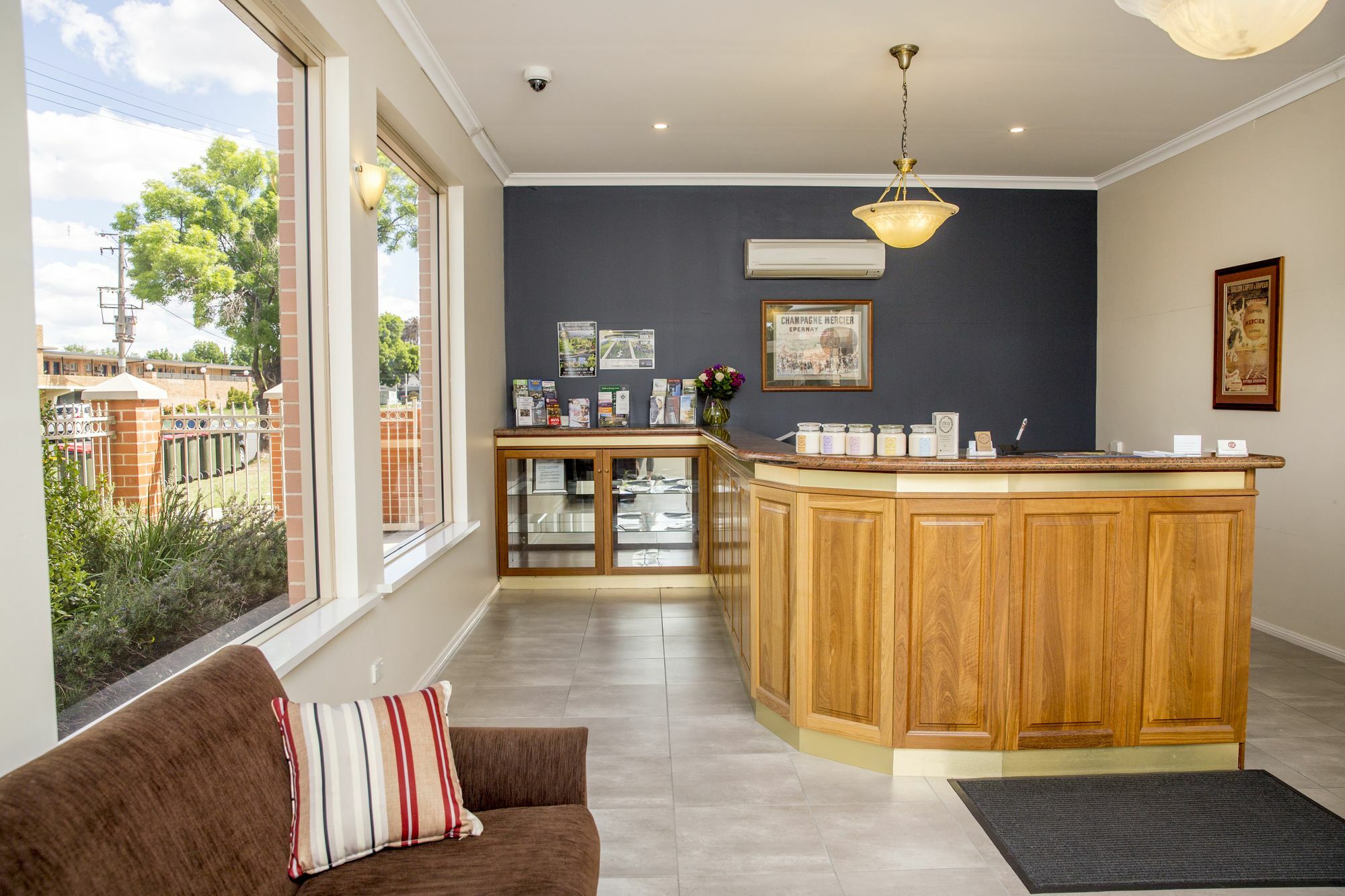 باثورست Charlotte Apartments المظهر الخارجي الصورة